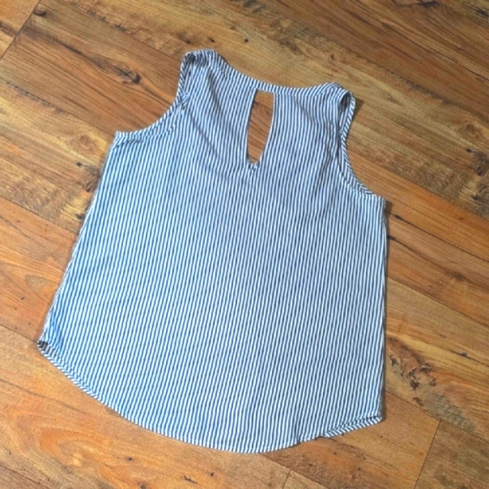 Old Navy Striped Blue and White Sleeveless Tank Top - Picture 3 of 10